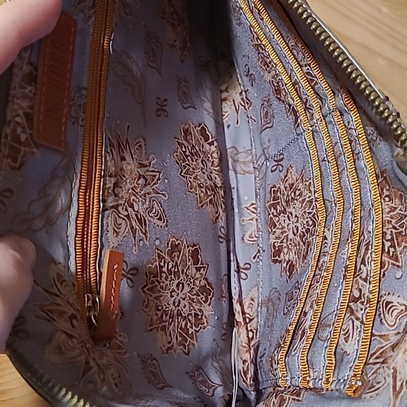 Elegant Gray Hobo Sable Wristlet - Picture 4 of 6